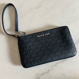 Michael kors navy wristlet